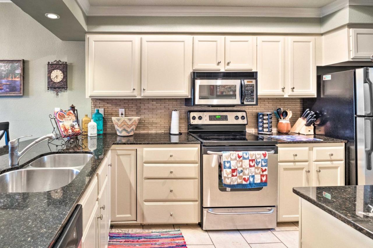 Lakefront Lago Vista Condo With Resort Amenities! المظهر الخارجي الصورة